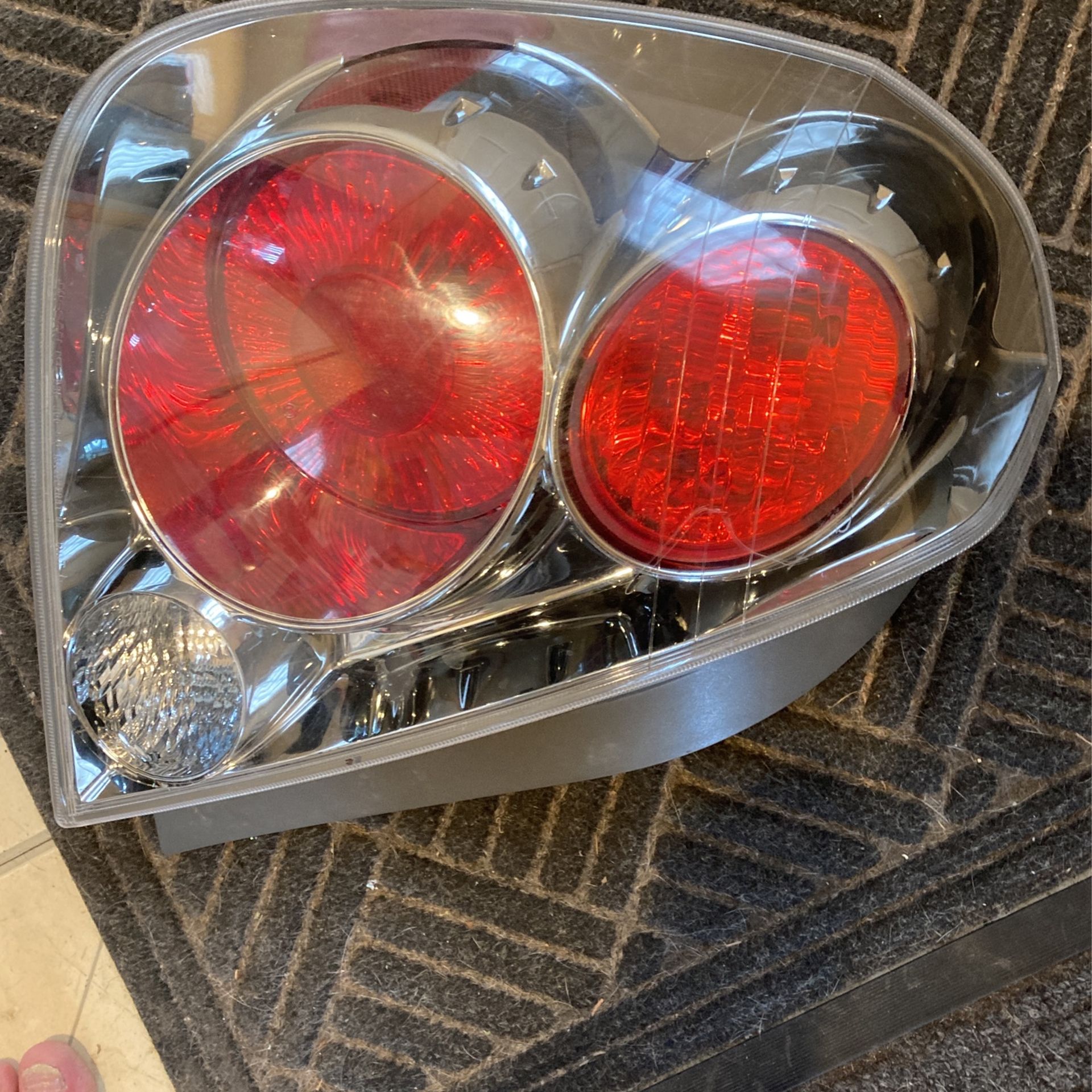 2009 Nissan Altima  2.5 Z  Right Rear Tail Lighth