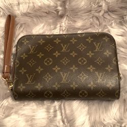 EXCELLENT PREOWNED AUTHENTIC LV ORSAY CLUTCH WRISTLET 