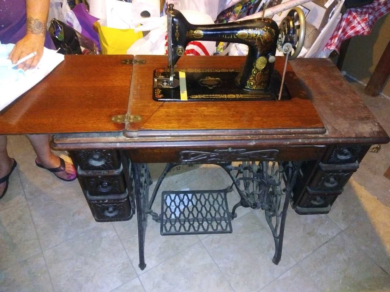 Antique SINGER SEWING MACHINE TABLE
