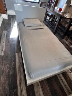 Twin bed