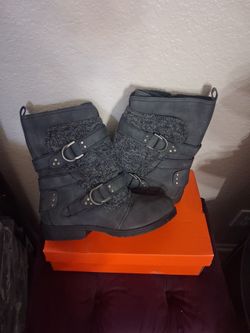 Women's boots 9.5