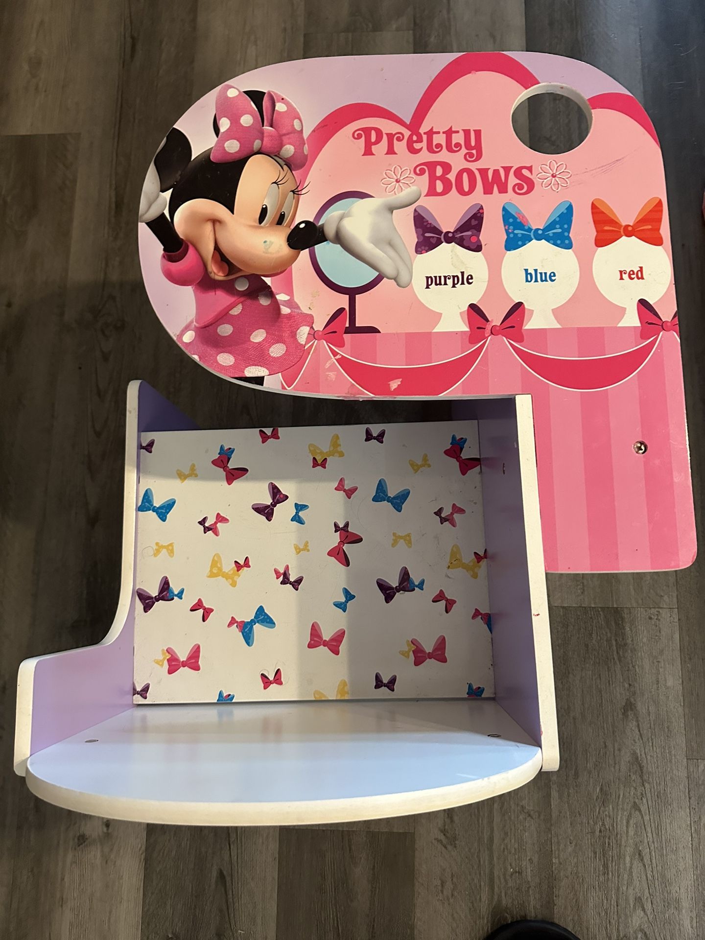 Minnie Mouse kids desk