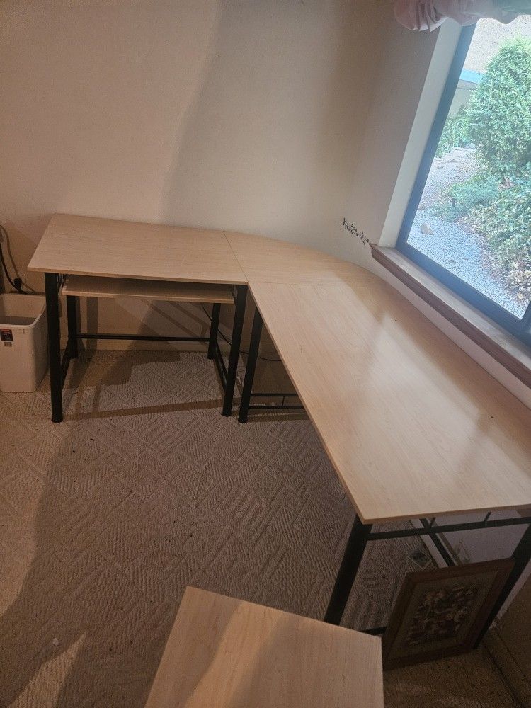 Z Line L shaped Desk with Keyboard Holder