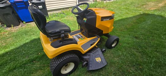 Lawnmower Tractor club cadet