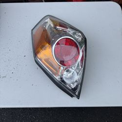2010 Nissan Altima SL tail light