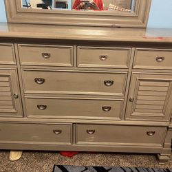 Dresser 