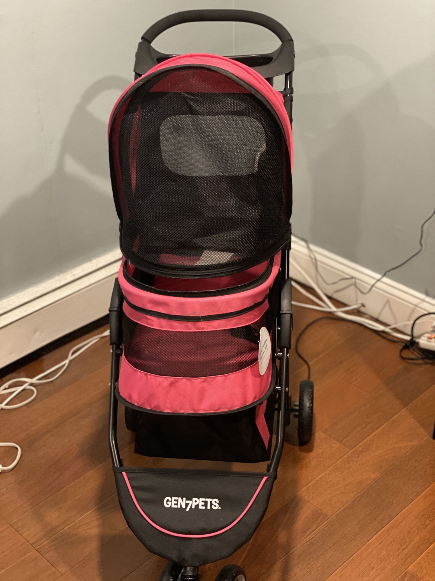 Brand new Gen7Pets stroller for dogs or cats !