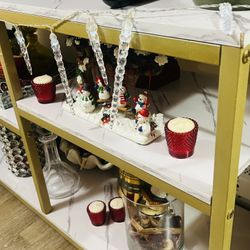 Living room Gold With Marvel Table