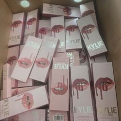 Kylie Jenner Matte Liquid Lipstick With Lipliner Original Not A Copy Available In Different Shades $10