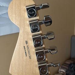 Olympic White Fender Strat