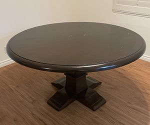 Tuscany Round Pedestal Dining Table