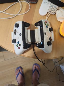 Xbox Controllers With Charging Station