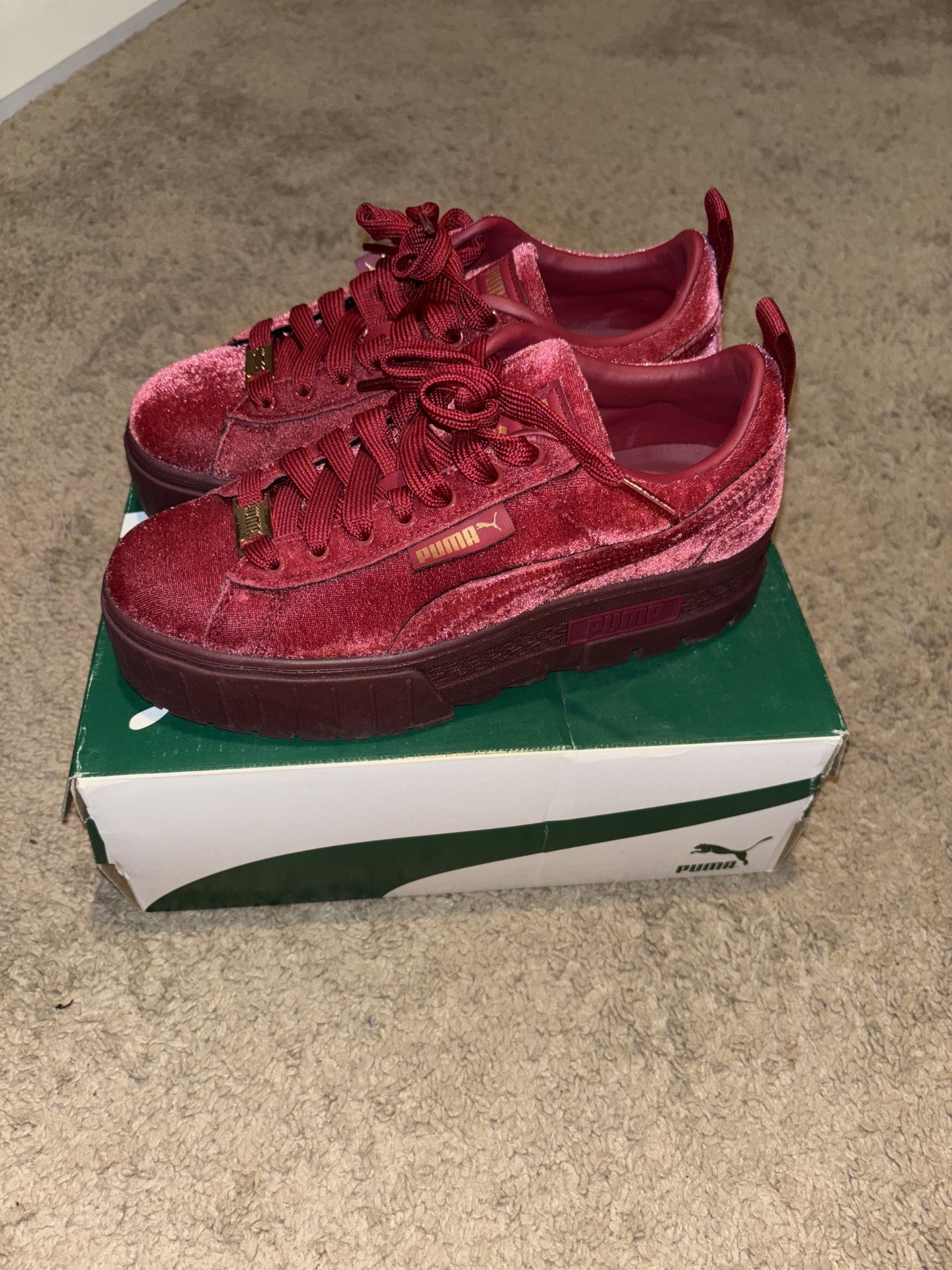 Women’s Mayze Velvet Pumas