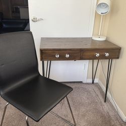 Desk/Chair/Lamp
