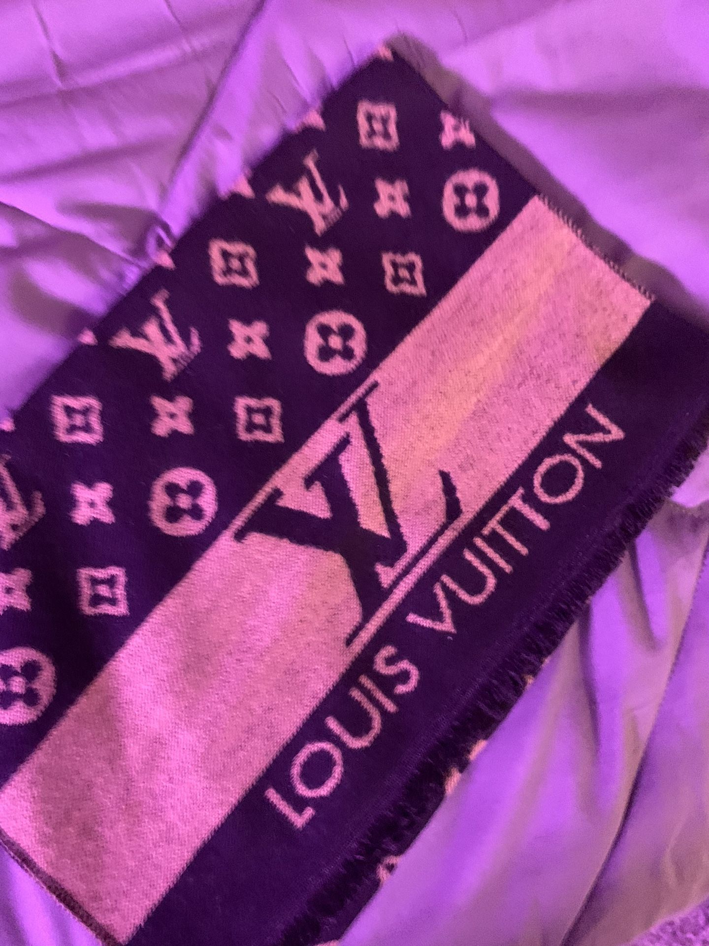 Lv Scarf