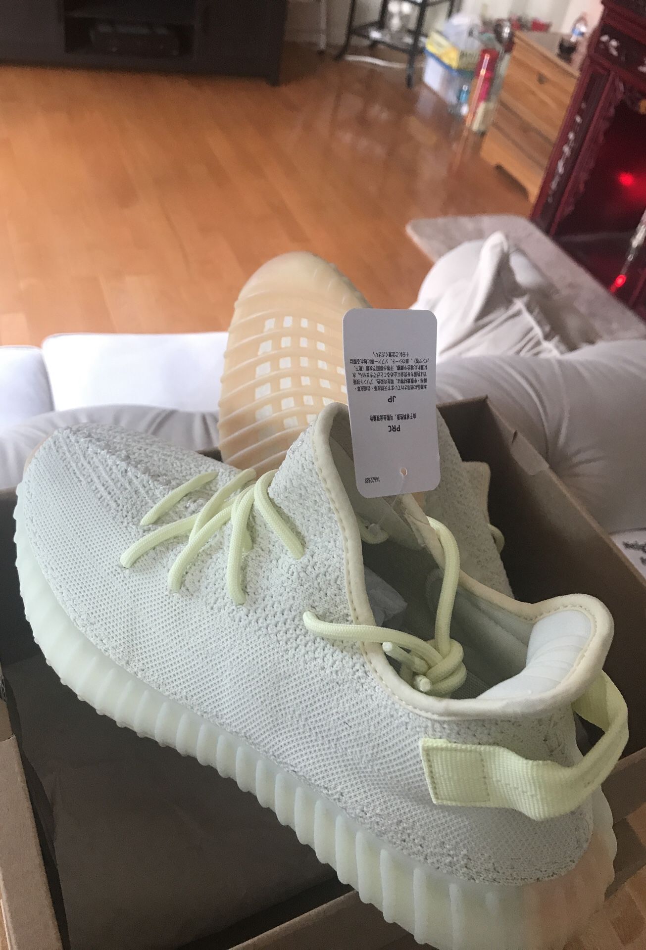 YEEZY 350 v2 Butters size 10.5