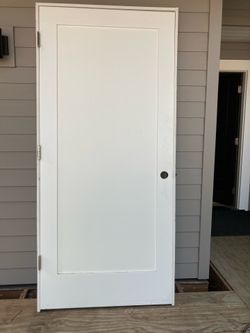 Prehung interior LH Swing 36” Shaker Single Panel Door.