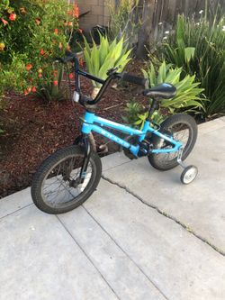 Haro Shredder light weight aluminum 16” kid’s bicycle with training wheels
