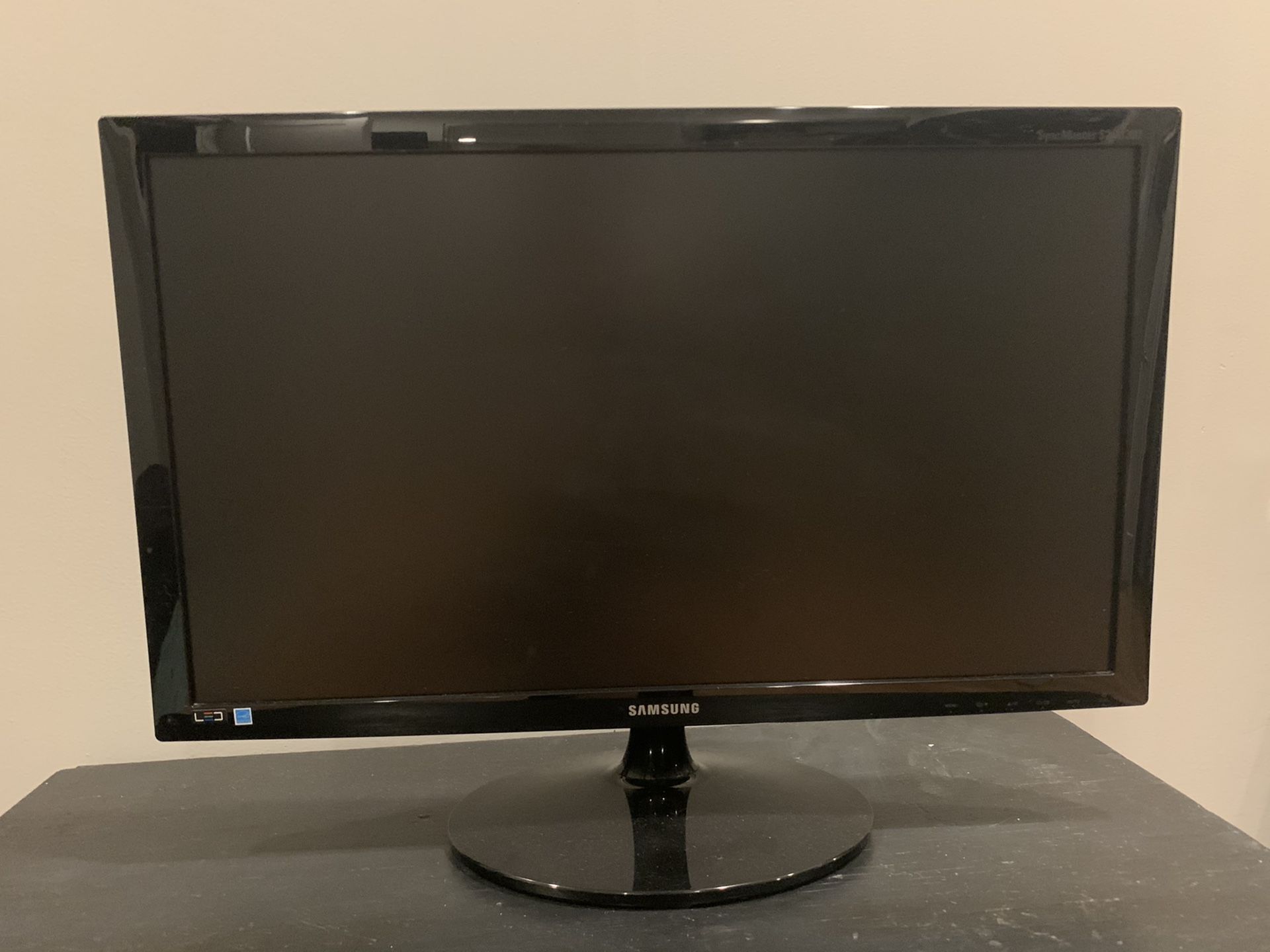 24” Samsung Monitor w/cords