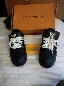 Size 8 LV shoes black & white