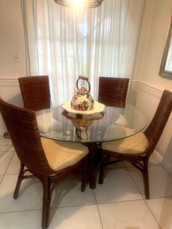 Glass top dining room set. Like new !