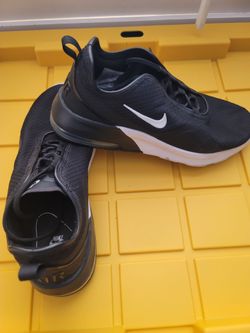 Women's Size 10 Nike Air Motion Shoes