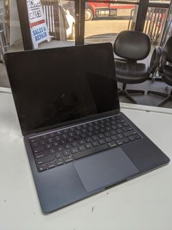 Apple Macbook Air M2 chip / 8GB RAM/ 256GB - Best Macbook Deals in Town