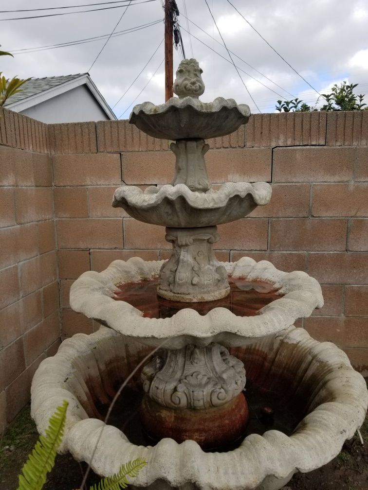 Fountain 5.5ft high 4 tiers