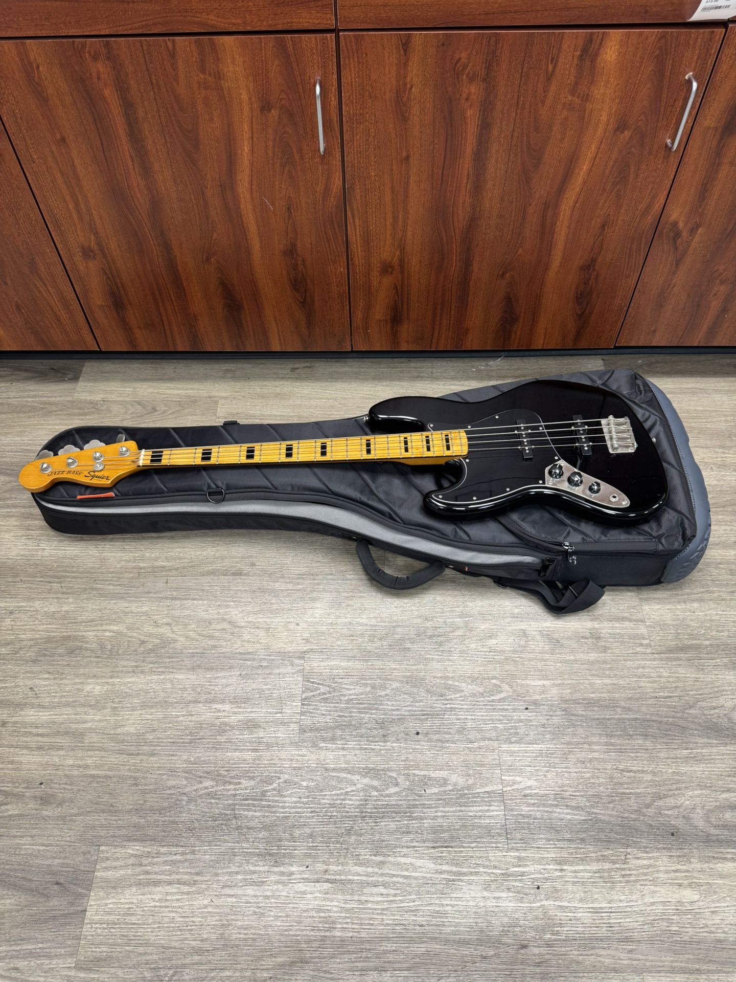 Squier By Fender Lefty 4 String Jazz Bass