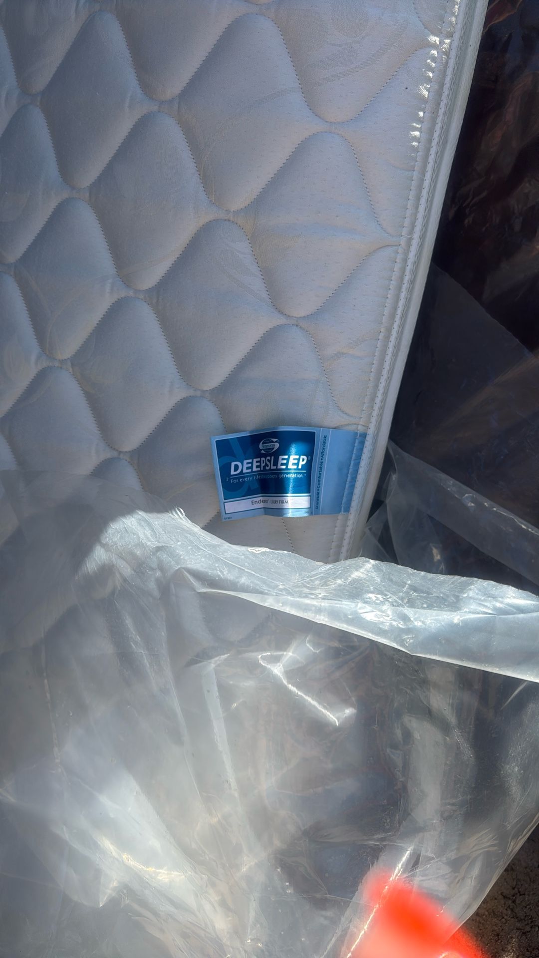 Simmons Deep Sleep Mattress Queen New