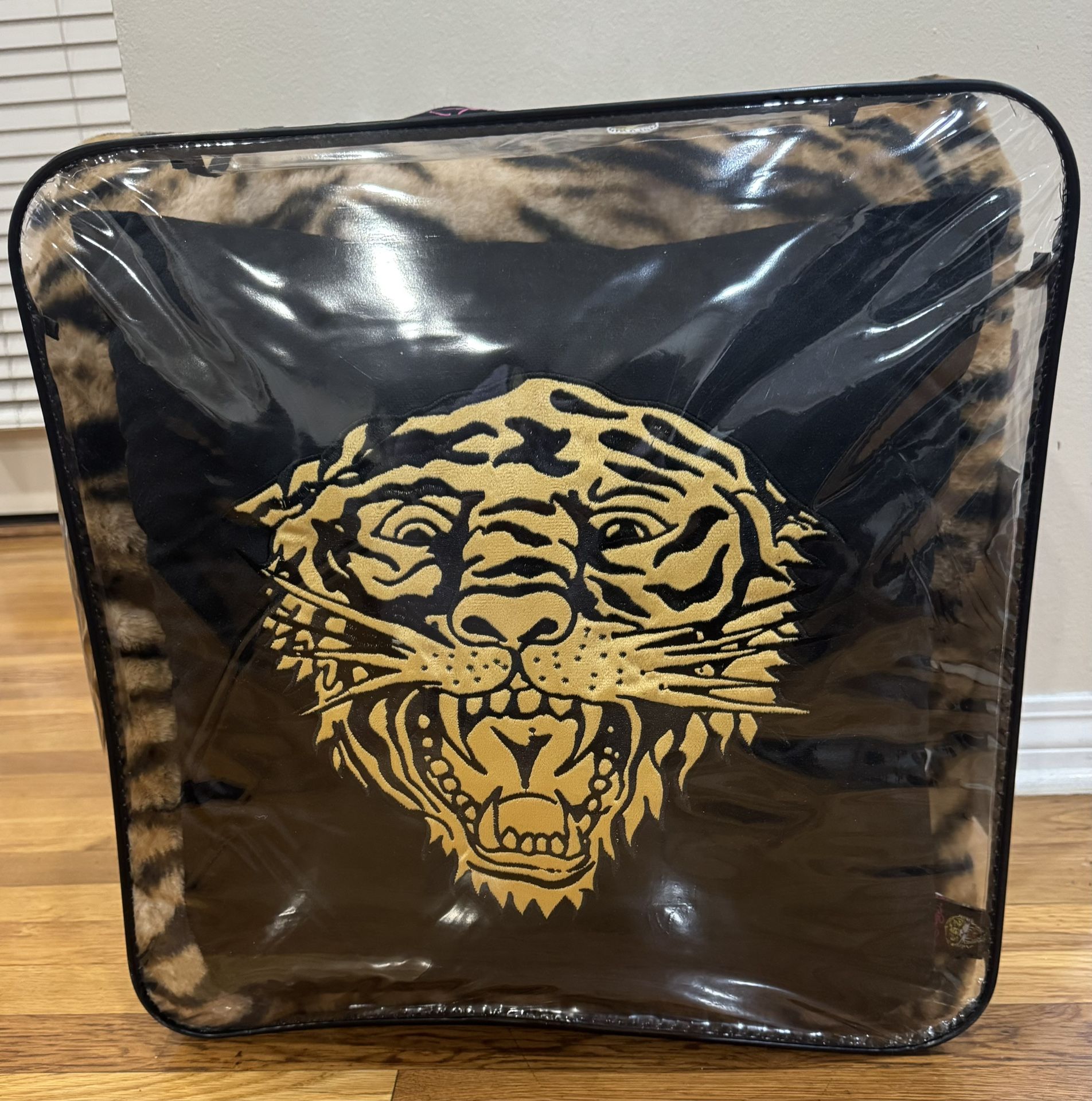 Ed Hardy Tiger Queen Faux Fur 4  Piece Comforter Set 