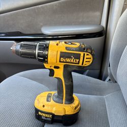 DEWaLT Drill and battery