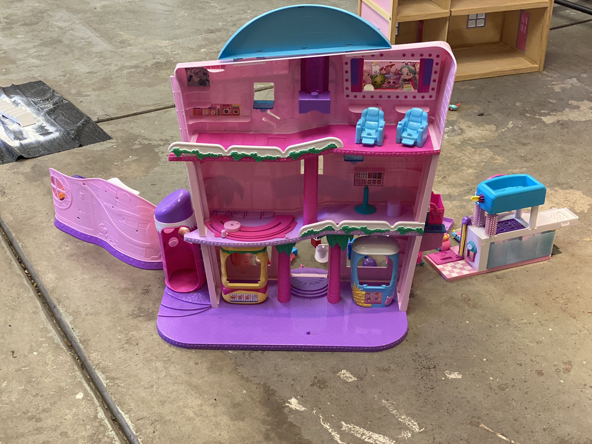 Shopkins house, car wash and little house for Sale in Mundelein, IL