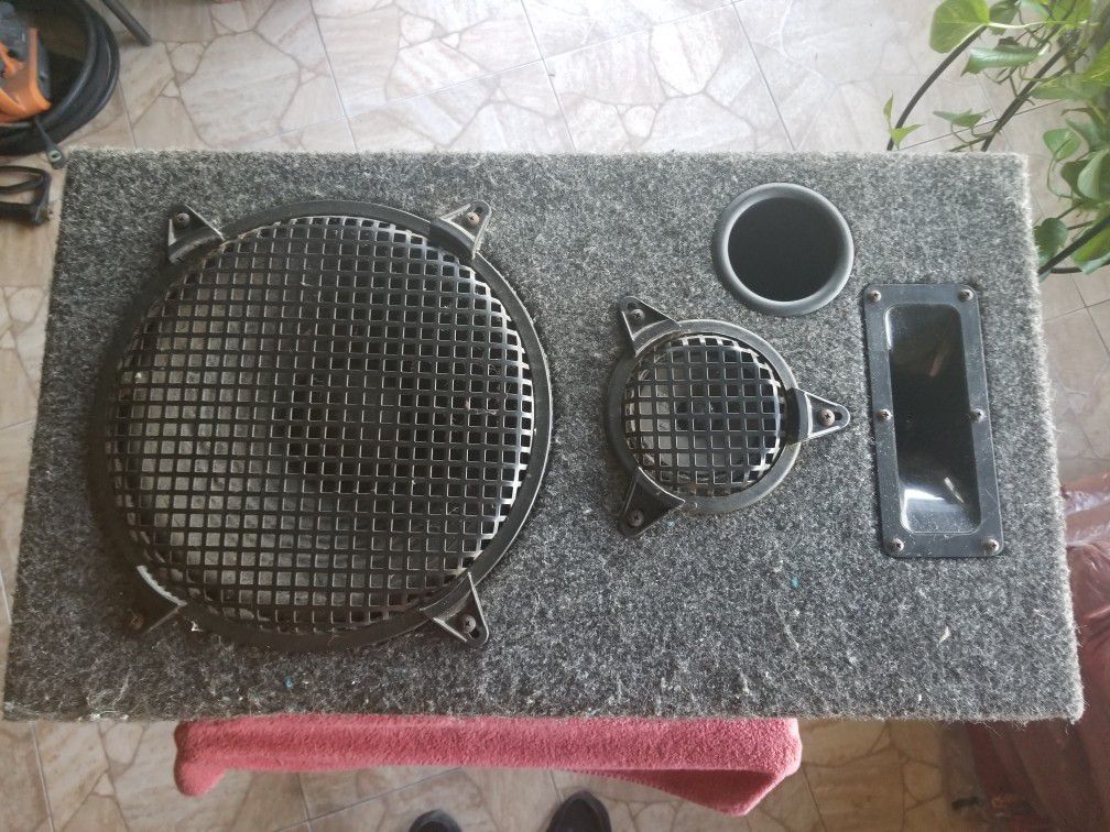 Car SPEAKER excellent condition- PRICE IS FIRM