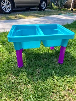 Kids sand & water sensory table