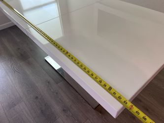 Modern Modani Extendable Dining Table – Seats 6–8 (High Gloss White)