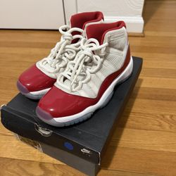 Jordan 11 (Cherry)