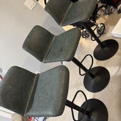 Set of 2 Bar Stools / Juego de 2 Sillas Altas para Barra