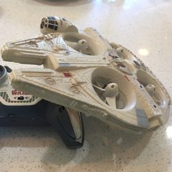 Star Wars Millennium Falcon Drone (6 AA Batteries)
