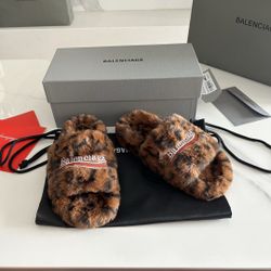 Balenciaga Slides brown fur