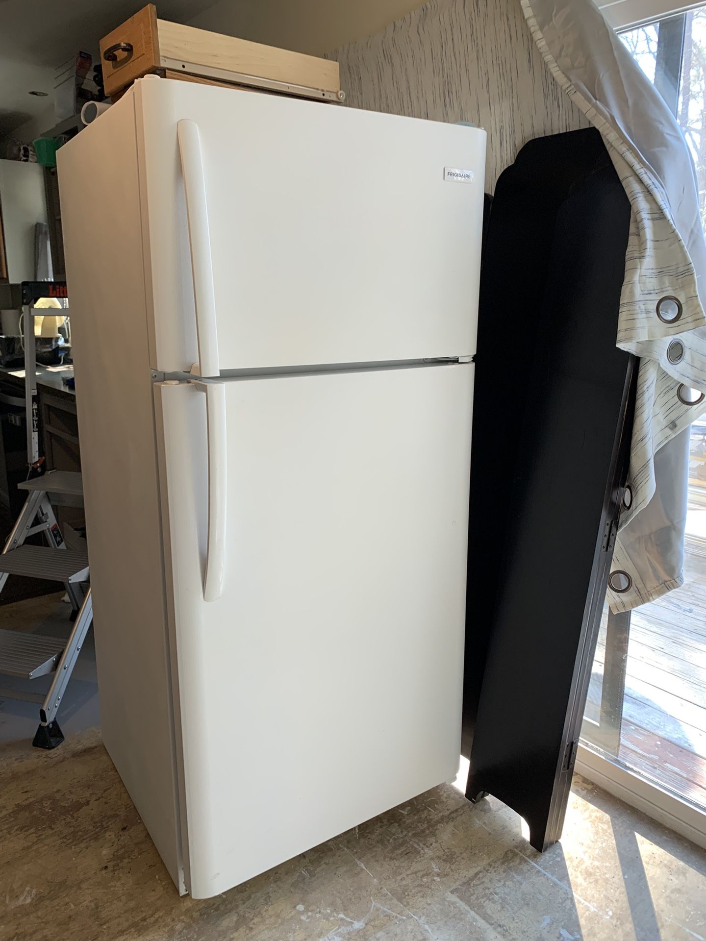 Refrigerator  $100 I-64 X 227 