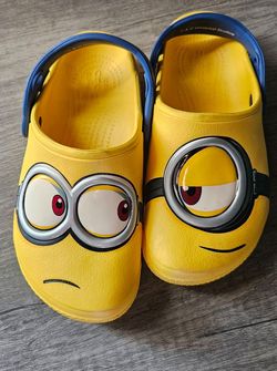 Crocs Classic Clog Despicable Me Minions Fun Lab AM Minions Big Kids Size C13