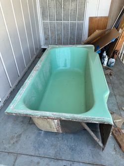 Vintage Cast-Iron Bathtub – Seafoam Green – OBO