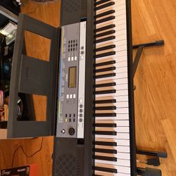 Yamaha YPT-240 Musical Keyboard 