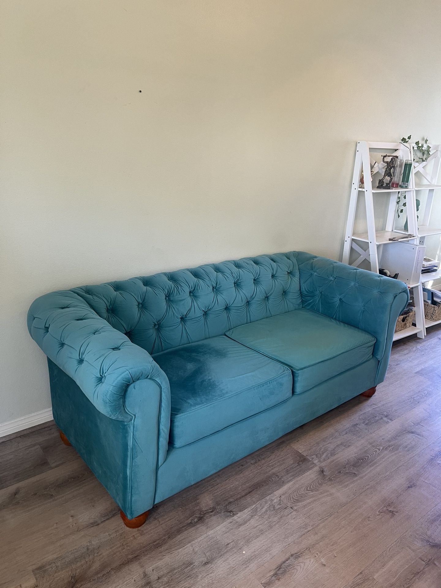 High End Stylish Teal Sofa - Perfect Condition
