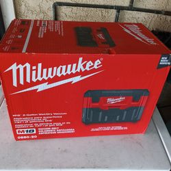 Milwaukee
M18 18-Volt 2 Gal. Lithium-Ion Cordless Wet/Dry Vacuum (Vacuum-Only)
