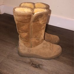 Size 6 Ugg Boots 