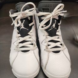 Air Jordan Retro 6's "Reverse Oreo" (Size 1y) Excellent Condition Like New 100% Authentic Guaranteed