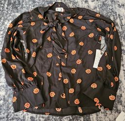 Younique vintage holloween shirt.