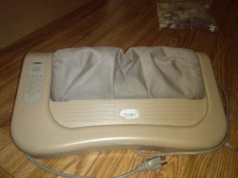 REDUCED Brookstone Foot Massager 257097 Rolling Shiastsu Feet Massage Kneading Roller for Sale in Lewisville TX OfferUp